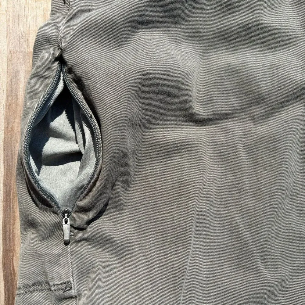 DUER Men's 38 Ultra Lightweight Super Stretch Cargo Shorts Naturally Cooling